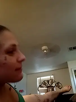 LadySn0w26 online show from 4, 2, 2026