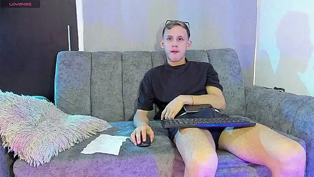 Two sexboys online show from 17, 3, 2026