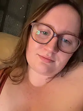 lucycomestrue online show from 13, 6, 2026