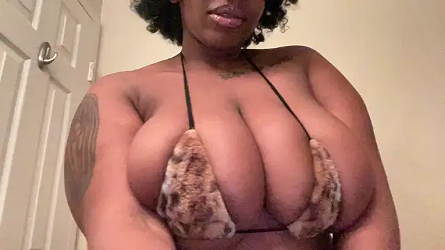 Snapshot of mayluvsu chatting on 13, 3, 2026 mayluvsu online show from 13, 3, 2026