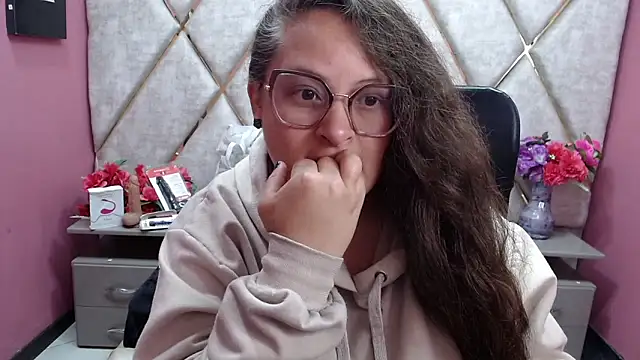 Snapshot of Sarah_Boobs_ chatting on 6, 2, 2026 Sarah Boobs online show from 6, 2, 2026