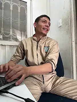 Snapshot of santiObrero chatting on 25, 4, 2026 santiObrero online show from 25, 4, 2026