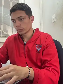 Snapshot of santiObrero chatting on 28, 4, 2026 santiObrero online show from 28, 4, 2026