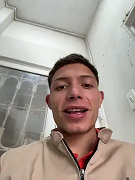 Snapshot of santiObrero chatting on 5, 6, 2026 santiObrero online show from 5, 6, 2026
