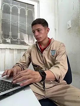 Snapshot of santiObrero chatting on 6, 6, 2026 santiObrero online show from 6, 6, 2026