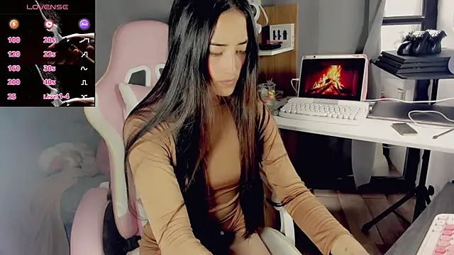 VictoriaHoneyy online show from 7, 4, 2026
