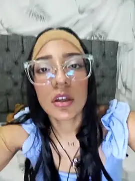 SOL BITTTCH online show from 5, 2, 2026