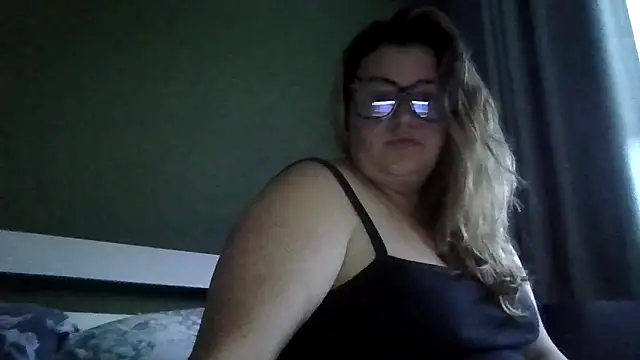 QueenCurvy Charley28 online show from 16, 6, 2026