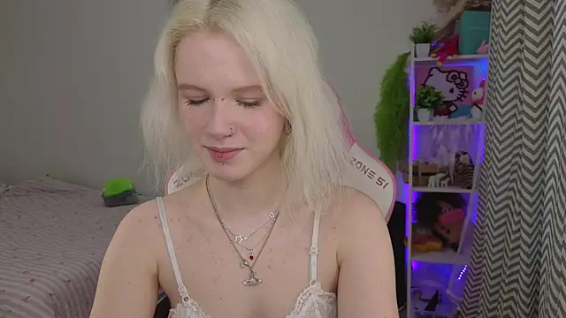 Mia WaterFall online show from 29, 4, 2026