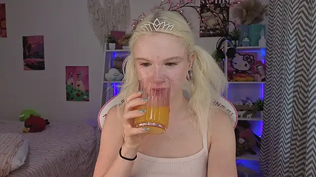Mia WaterFall online show from 28, 6, 2026