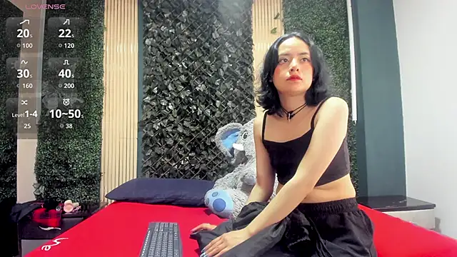 IvyyEmerald online show from 9, 2, 2026