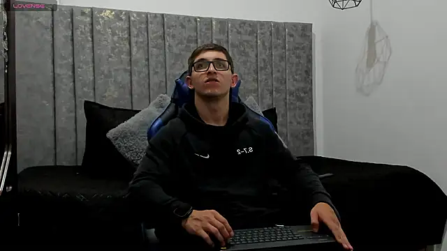 Snapshot of Calvin_Hunter chatting on 18, 3, 2026 Calvin Hunter online show from 18, 3, 2026