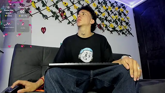 Snapshot of Maxxx_bigcockx chatting on 4, 2, 2026 Maxxx bigcockx online show from 4, 2, 2026