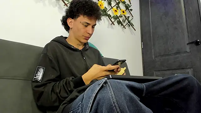 Snapshot of Maxxx_bigcockx chatting on 22, 2, 2026 Maxxx bigcockx online show from 22, 2, 2026