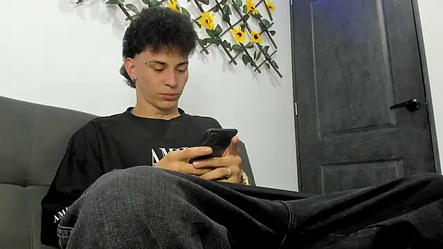 Snapshot of Maxxx_bigcockx chatting on 28, 2, 2026 Maxxx bigcockx online show from 28, 2, 2026