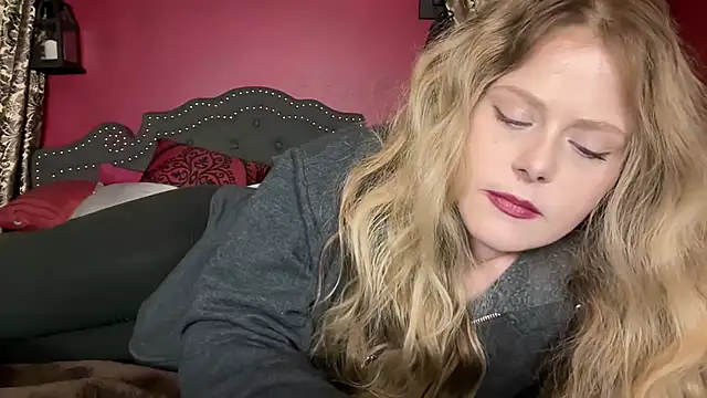 Snapshot of HazelFr33bird chatting on 1, 2, 2026 HazelFr33bird online show from 1, 2, 2026