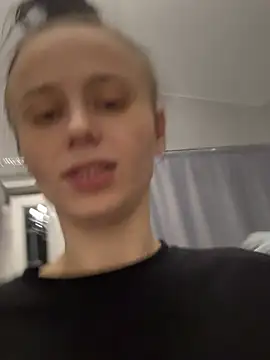 Alis Roxy online show from 17, 4, 2026