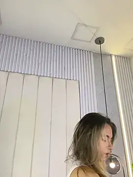 JuliaColemann online show from 13, 5, 2026