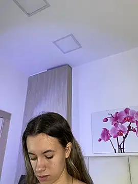 JuliaColemann online show from 5, 6, 2026