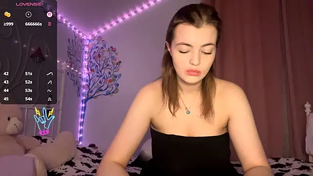 Snapshot of MistressBabe chatting on 6, 4, 2026 MistressBabe online show from 6, 4, 2026