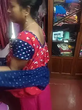 Snapshot of Little-Roshni chatting on 8, 4, 2026 Little-Roshni online show from 8, 4, 2026