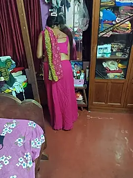 Snapshot of Little-Roshni chatting on 10, 4, 2026 Little-Roshni online show from 10, 4, 2026