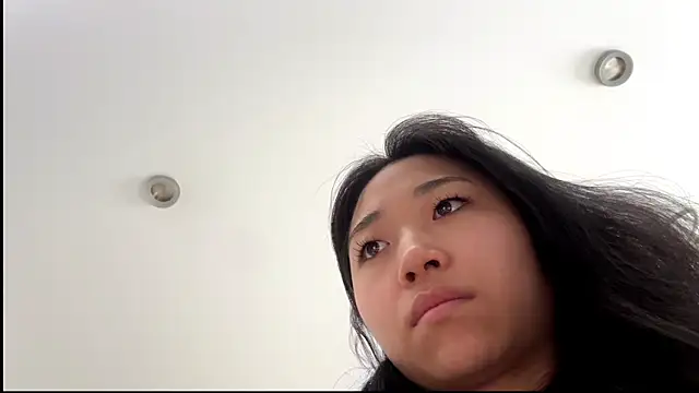 SweetMiaXO online show from 8, 4, 2026