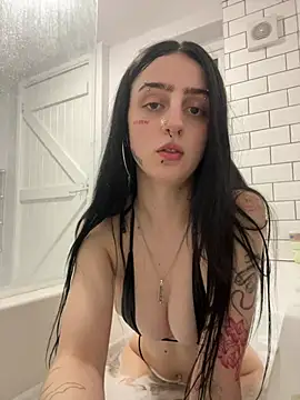 Snapshot of bellaxlauren chatting on 4, 7, 2026 bellaxlauren online show from 4, 7, 2026