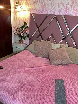 SOPHIIE LUX  online show from 25, 2, 2026