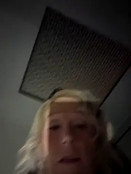 BeautifulFire23 online show from 11, 5, 2026