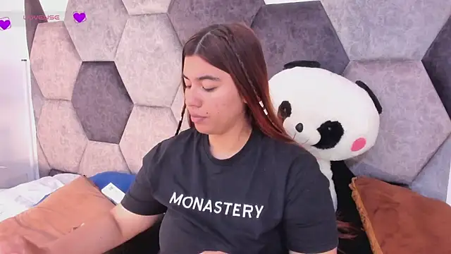 DulceJones online show from 5, 3, 2026