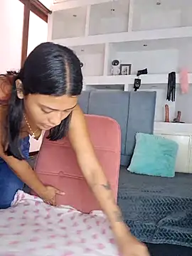 Layla em online show from 24, 2, 2026