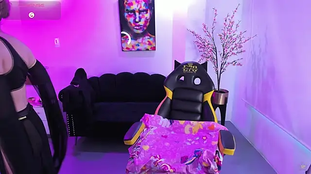 Victoria  doll online show from 6, 6, 2026