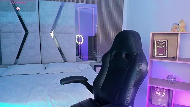 SweetDevil 7 online show from 8, 3, 2026