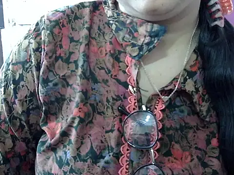 Snapshot of Cute_Aliyaa chatting on 1, 4, 2026 Cute Aliyaa online show from 1, 4, 2026