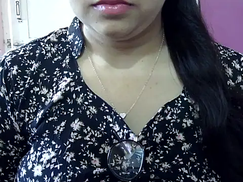 Snapshot of Cute_Aliyaa chatting on 2, 4, 2026 Cute Aliyaa online show from 2, 4, 2026