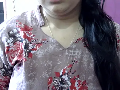 Snapshot of Cute_Aliyaa chatting on 4, 4, 2026 Cute Aliyaa online show from 4, 4, 2026
