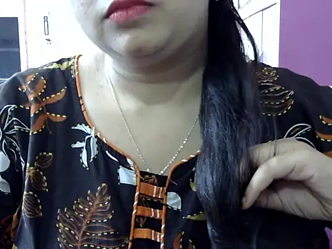 Snapshot of Cute_Aliyaa chatting on 8, 4, 2026 Cute Aliyaa online show from 8, 4, 2026