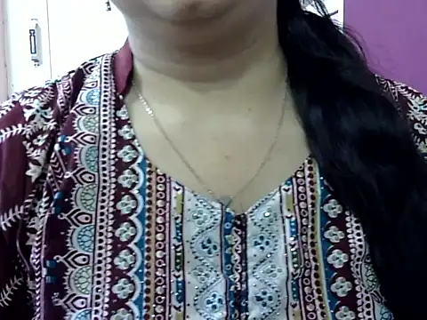 Cute Aliyaa online show from 2, 5, 2026