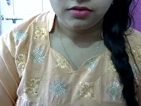 Cute Aliyaa online show from 7, 5, 2026