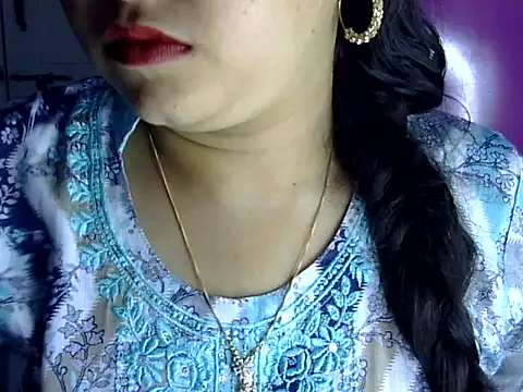 Cute Aliyaa online show from 4, 7, 2026