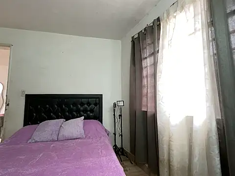 Miiacollinss  online show from 6, 2, 2026