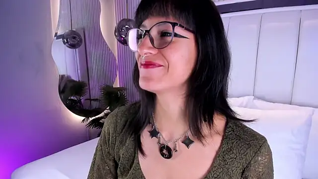 ViolettaColinss online show from 22, 6, 2026