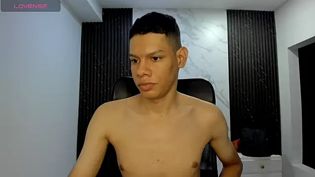 Snapshot of milo_cruz_ chatting on 2, 7, 2026 milo cruz online show from 2, 7, 2026