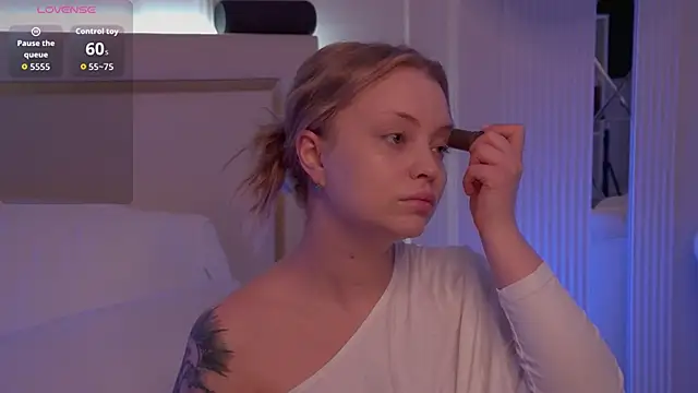 Snapshot of MollyHilton chatting on 23, 3, 2026 MollyHilton online show from 23, 3, 2026