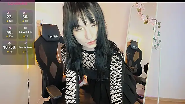 AliceeinWonderlanddd online show from 13, 5, 2026