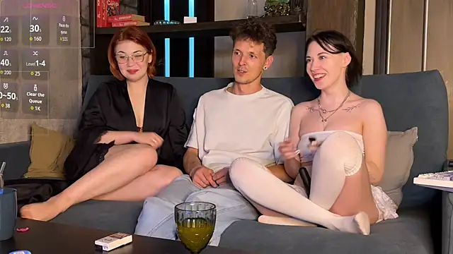 Snapshot of Three_Some_Dream chatting on 22, 6, 2026 Three Some Dream online show from 22, 6, 2026