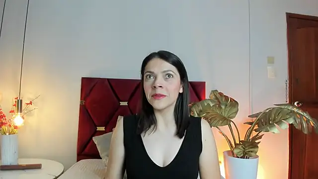 AnnaBroooks online show from 5, 5, 2026
