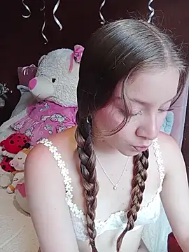 Snapshot of MimiSoftie chatting on 7, 4, 2026 MimiSoftie online show from 7, 4, 2026