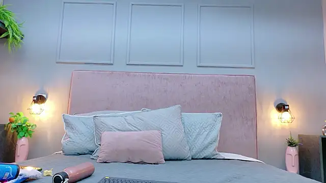 Busty Zay online show from 17, 2, 2026